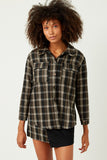 HN4285 BLACK Womens Heavy Plaid Patch Pocket Shacket Front